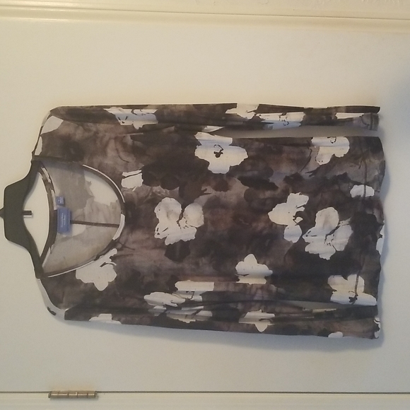 Simply Vera, Vera Wang top. - Picture 1 of 9